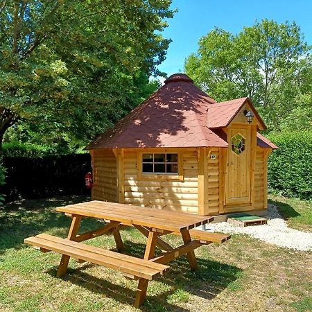 Camping Le Vallage Attigny Bagian luar foto