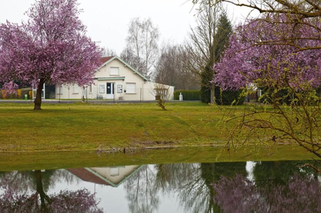 Camping Le Vallage Attigny Bagian luar foto