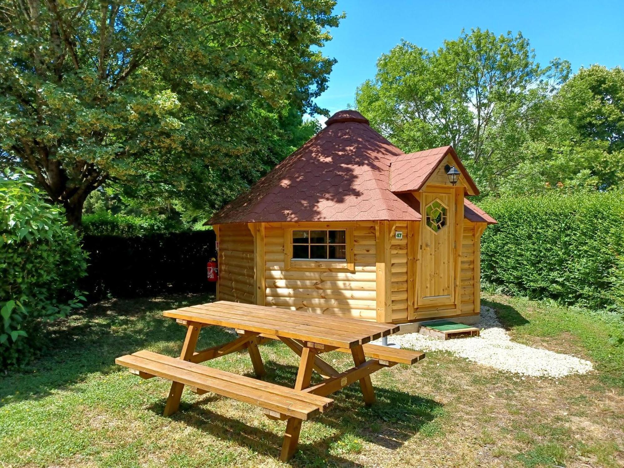 Camping Le Vallage Attigny Bagian luar foto
